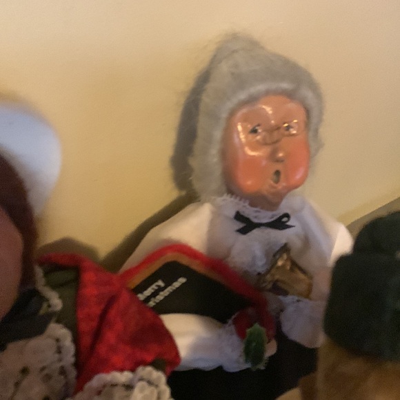 The Carolers - 9 Figures - Picture 6 of 9